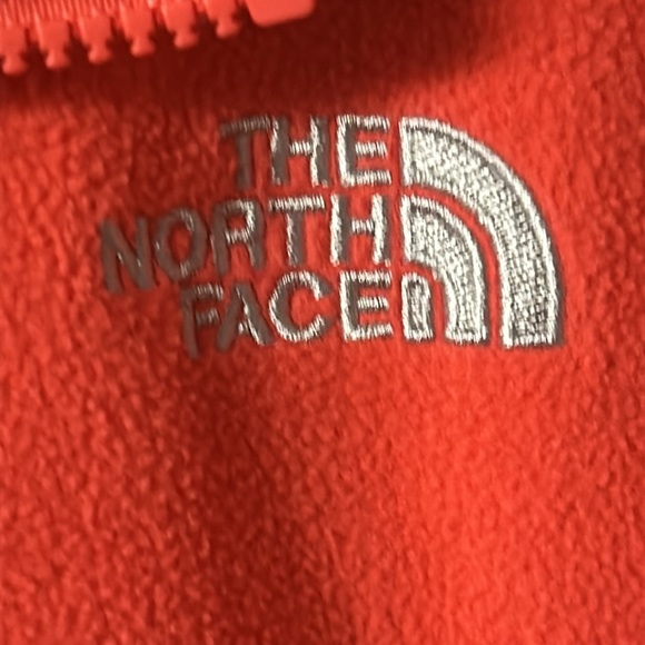 The North Face women’s fleece jacket in a medium size - Picture 7 of 13